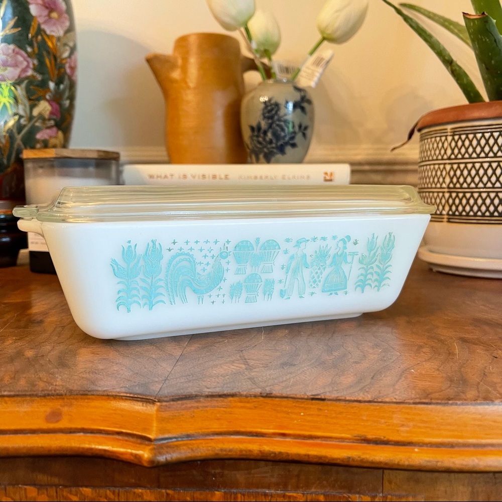 Turquoise on White Butterprint Pyrex 503, 1.5 quart Vintage casserole dish lid